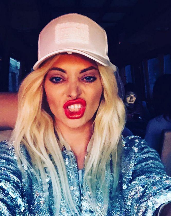 Delia și-a făcut o nouă schimbare de look! Cum arată artista 483009