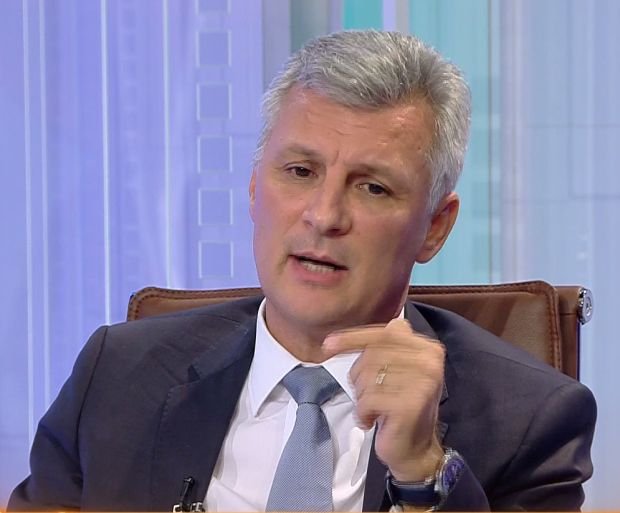 Daniel Zamfir: „Isărescu i-a spus Ministrului Duncă să-i dea 35 de milioane de euro pe teren. De unde o fi rezultat asta?”