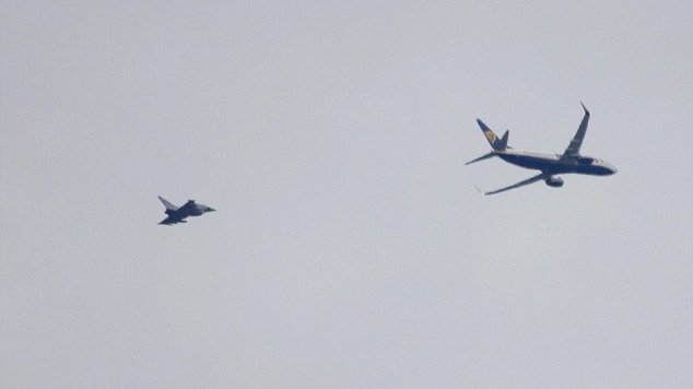 Momente de panică în aer! Avion de pasageri, escortat de avioane de vânătoare britanice. RAF confirmă incidentul