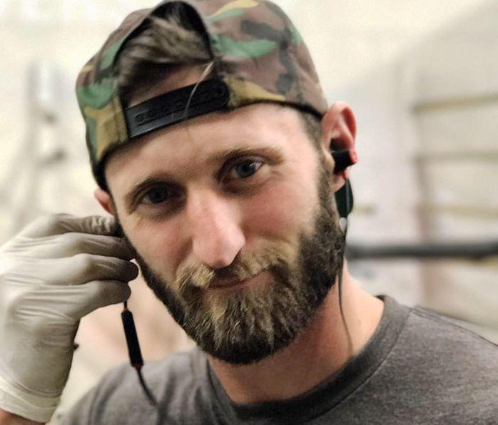 A furat o camionetă în timpul masacrului din Las Vegas și a salvat zeci de vieți. Trei zile mai târziu a primit un mesaj neașteptat de la proprietarul mașinii 483400