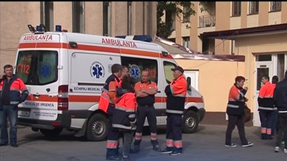 Angajații de la Ambulanță, protest la nivel național. Sindicaliștii discută cu premierul Mihai Tudose