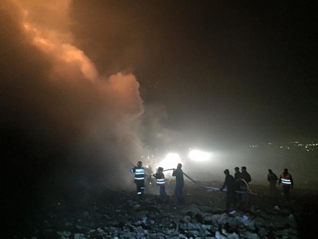 Incendiu uriaș la rampa de gunoi a municipiului Cluj-Napoca de la Pata Rât. Prefectul de Cluj: „Sunt 5.000-6.000 de metri pătrați afectați. Cred că este un incendiu provocat”. Noi imagini de la fața locului
