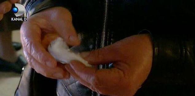 Pare bizar, dar de ce merg credincioșii cu vată în mână la racla Sf. Cuvioase Parascheva 483330