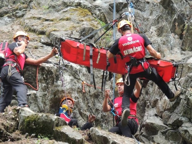 Excursie de coşmar pe munte! 31 de elevi, blocaţi pe vârful Giumalău