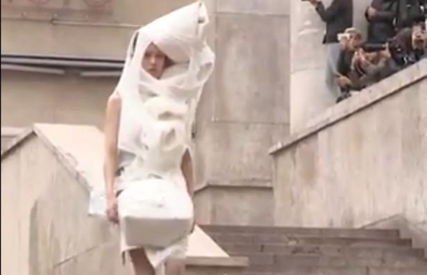 Imagini controversate! A apărut moda antifrig. Cătălin Botezatu: Nu este ceva purtabil, indiferent de situație - VIDEO 483845