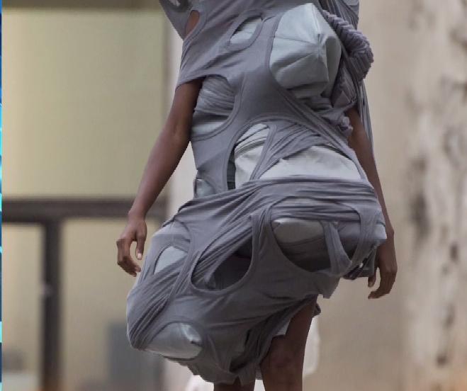 Imagini controversate! A apărut moda antifrig. Cătălin Botezatu: Nu este ceva purtabil, indiferent de situație - VIDEO 483846