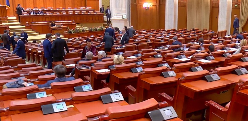 Politikix. Parlamentarii votează după deget
