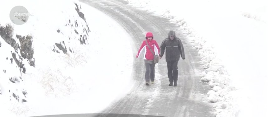 Turiștii de la munte au intrat într-o lume de basm, cu multă, multă zăpadă - Cum e acum vremea la munte