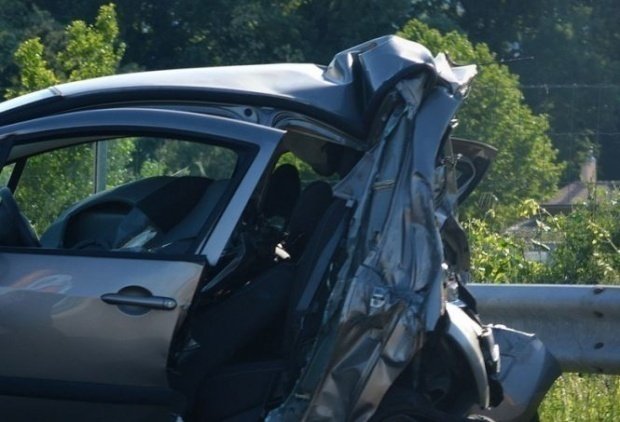 Accident rutier grav în județul Mureș. O persoană şi-a pierdut viaţa şi alte două sunt în stare gravă