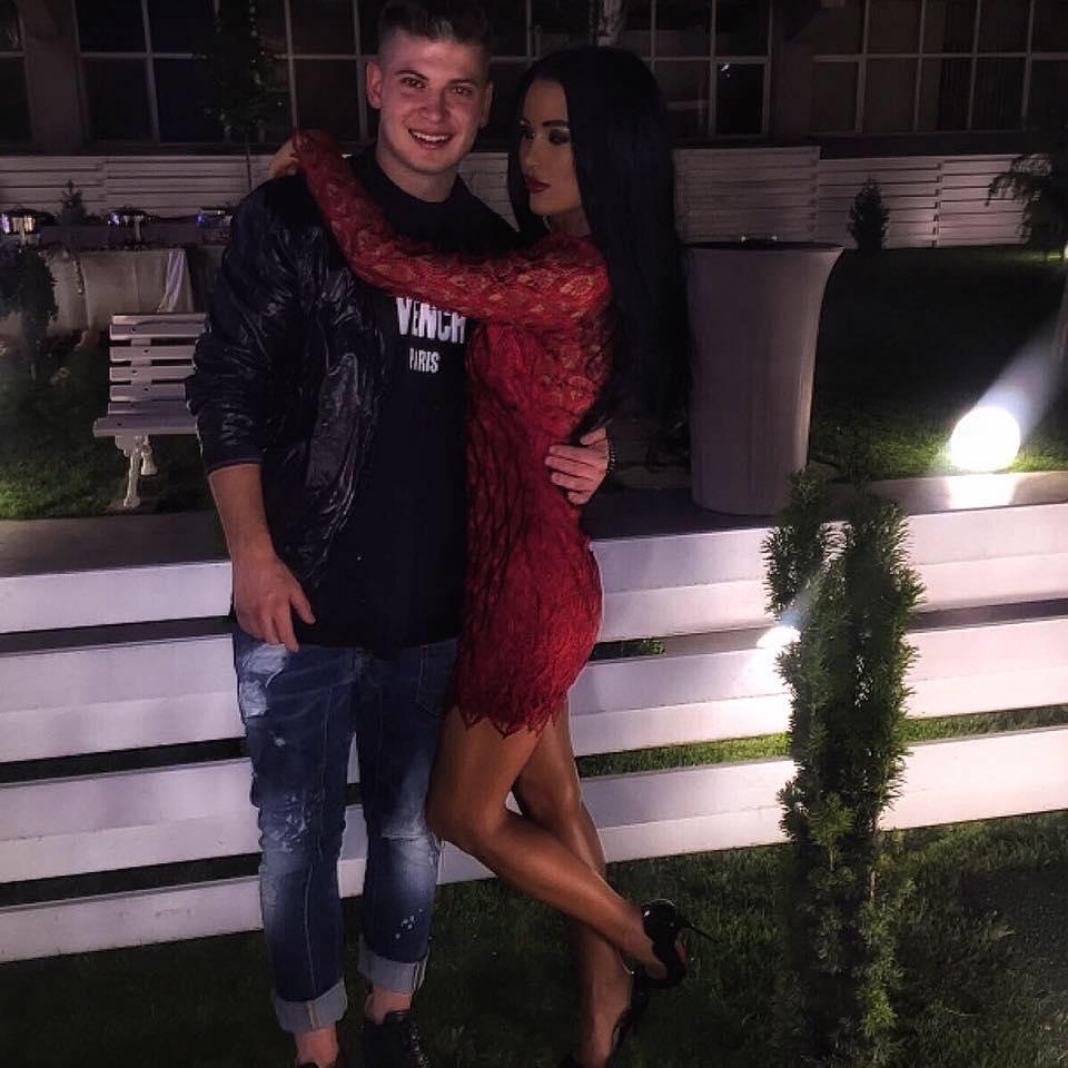 Fiul unui fost primar din Sibiu, îndrăgostit nebunește. Cine este cunoscuta brunetă care i-a furat inima - FOTO 484167