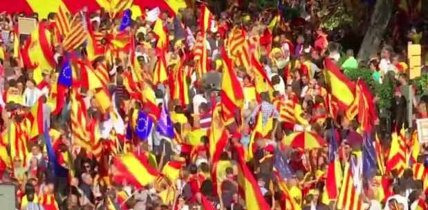 Marș uriaș pentru unitatea Spaniei. Sute de mii de oameni au protestat la Barcelona. VIDEO