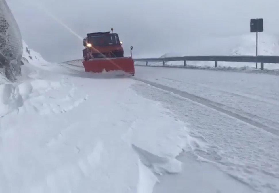 VIDEO. Căderi masive de zăpadă în România. Imagini spectaculoase 
