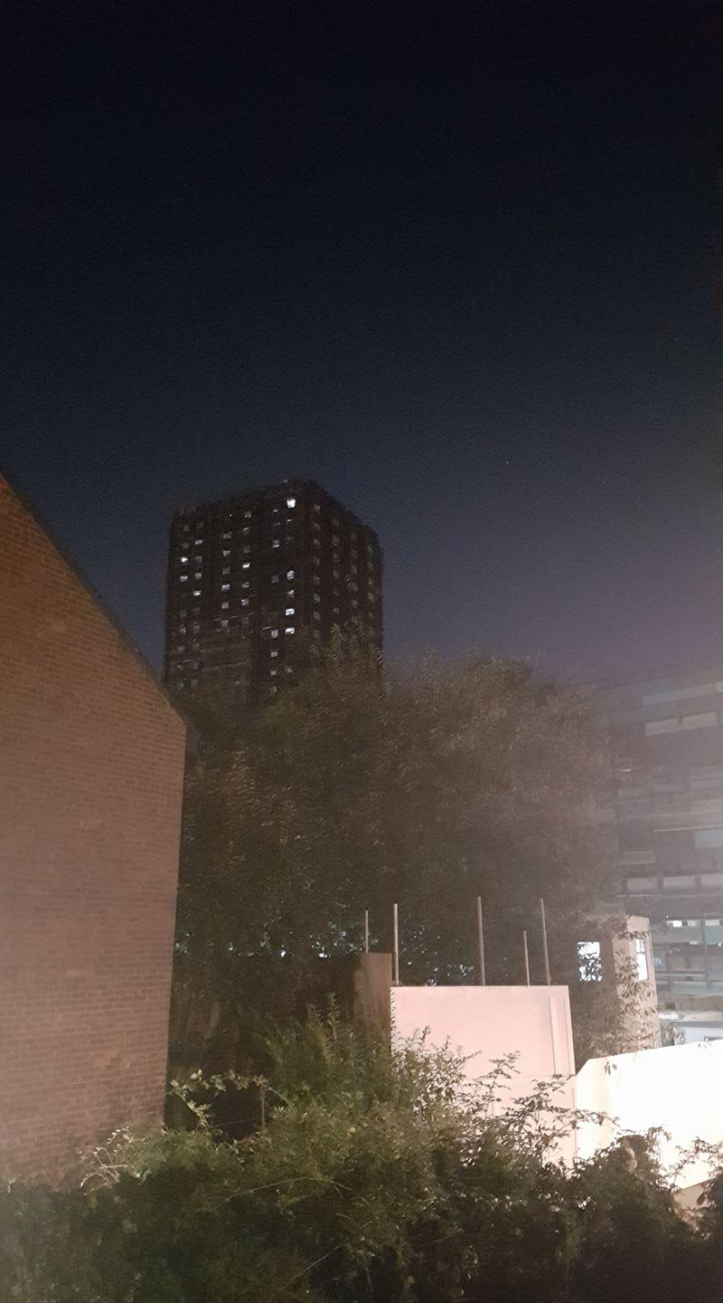 Imaginea care a îngrozit toată Londra. Ce a apărut la geamurile blocului turn care a ars - FOTO în articol 484528