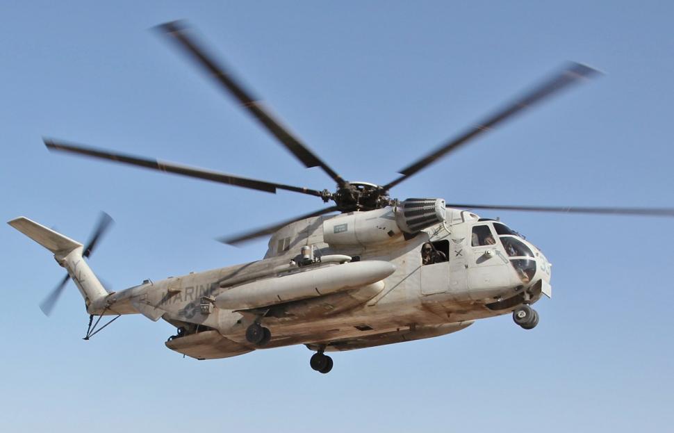 Un elicopter s-a prăbușit. Primele imagini de la locul tragediei 484610