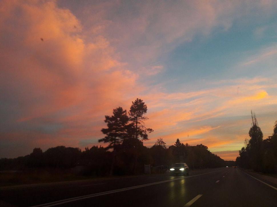 De ce este cerul României atât de roșu. Explicația fenomenului care a uimit mii de români  485402