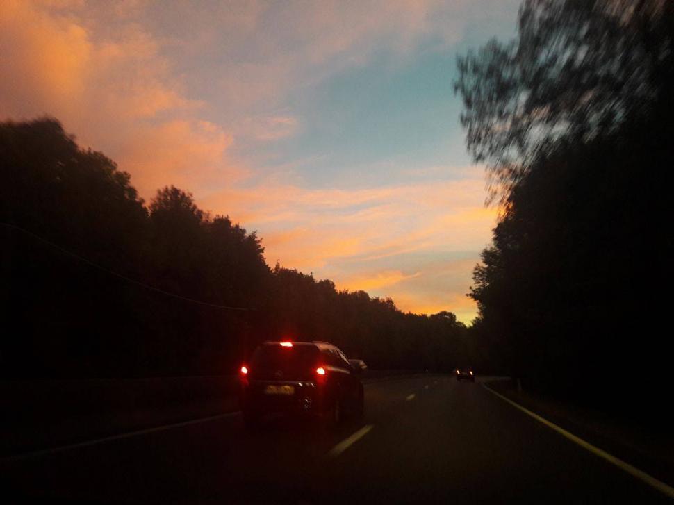 De ce este cerul României atât de roșu. Explicația fenomenului care a uimit mii de români  485403