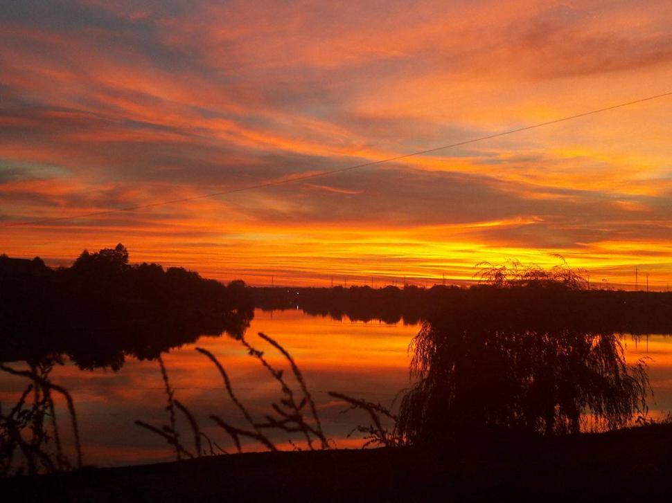 De ce este cerul României atât de roșu. Explicația fenomenului care a uimit mii de români  485405