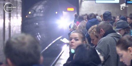 S-a aruncat în faţa metroului din cauza depresiei! S-a așezat pe șine și a așteptat să vină trenul - Băiatul era fiul unui reputat medic