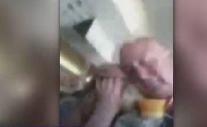 Stewardesele au început să urle și să plângă. Imagini înfiorătoare din interiorul unui avion care a căzut în gol 6.000 de metri - VIDEO