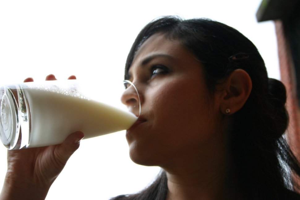 Șapte motive să nu mai bei lapte niciodată. Efectele negative pe care le are asupra organismului