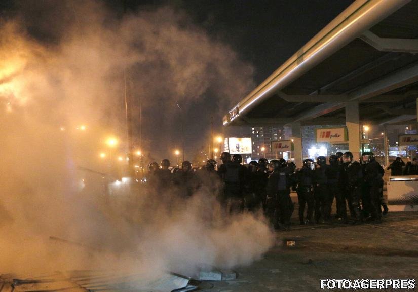 Ciocniri violente între mai mulţi protestatari şi poliţie, în cadrul unui protest în Kiev