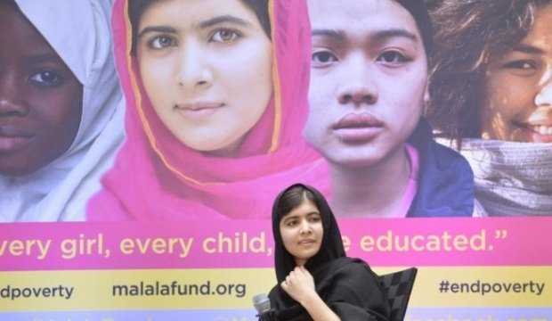 Malala Yousafzai i-a înfuriat pe musulmani. Cum a fost fotografiată la Oxford laureata Premiului Nobel pentru Pace. „Uitați-vă la ipocrita asta!” - FOTO