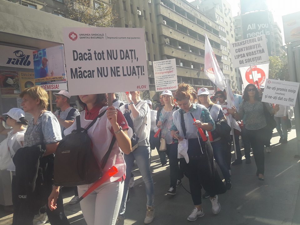 Angajații din Sănătate, un nou protest în Capitală. Sindicaliștii au intrat la discuții cu premierul Tudose
