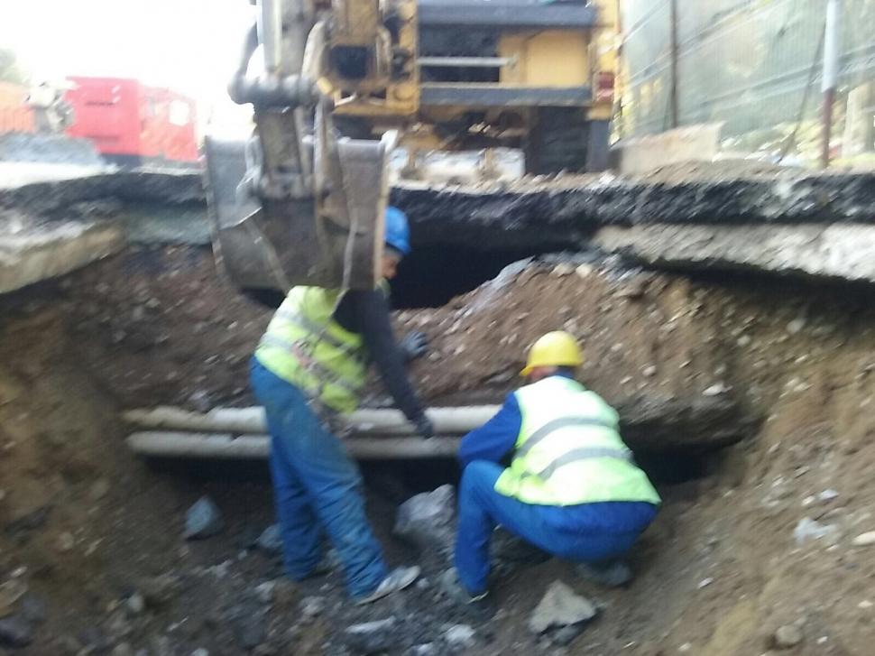 Trafic restricționat pe șoseaua Mihai Bravu din Capitală. Apa Nova București înlocuiește un canal colector vechi de 90 de ani care a cedat 485972