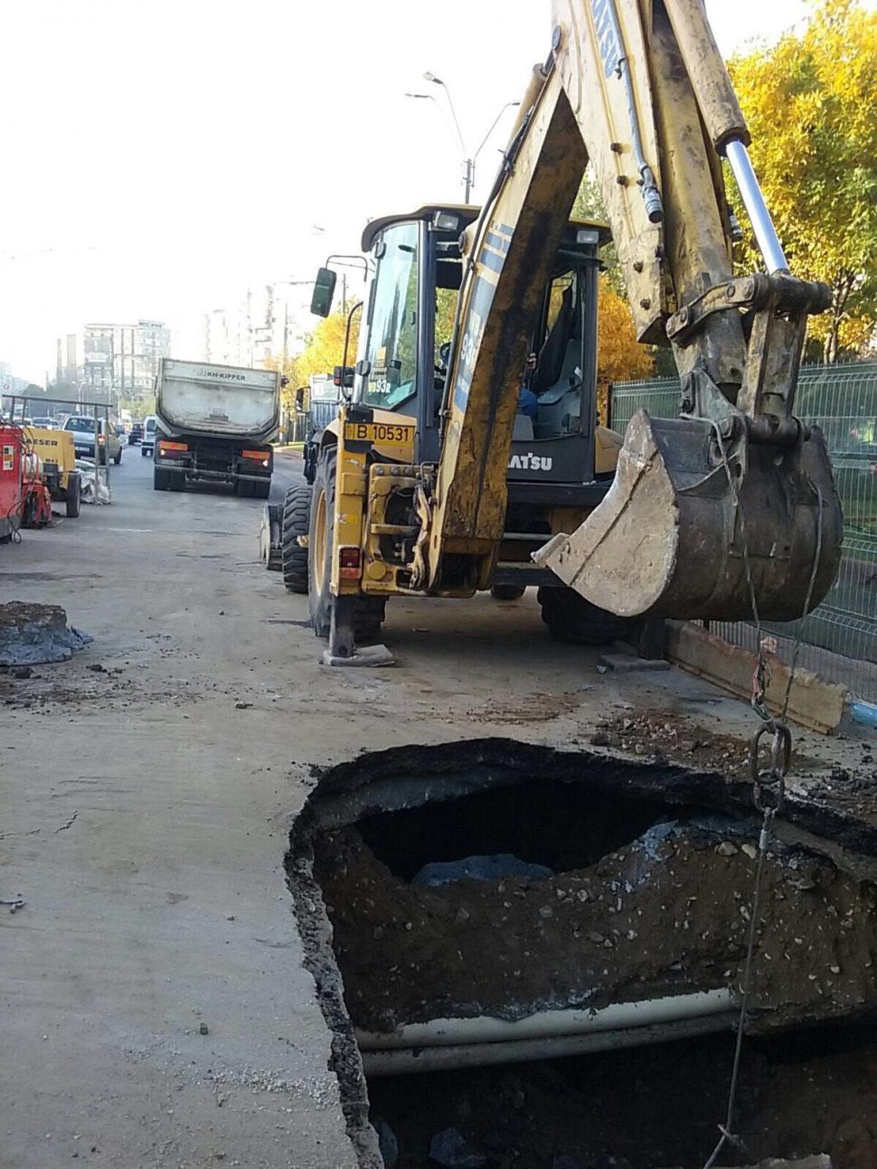 Trafic restricționat pe șoseaua Mihai Bravu din Capitală. Apa Nova București înlocuiește un canal colector vechi de 90 de ani care a cedat 485977
