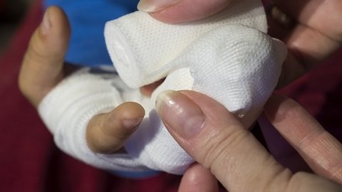 Un ieșean de 58 de ani s-a internat în spital cu un deget beteag și a ieșit din unitate în sicriu. Cum a fost posibil așa ceva