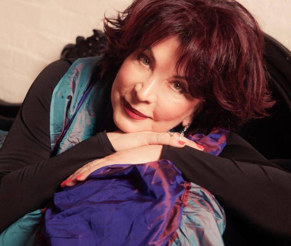 Nimeni nu o crede când le spune câți ani are. Secretul aspectului ei tânăr e la îndemâna oricui! 486156