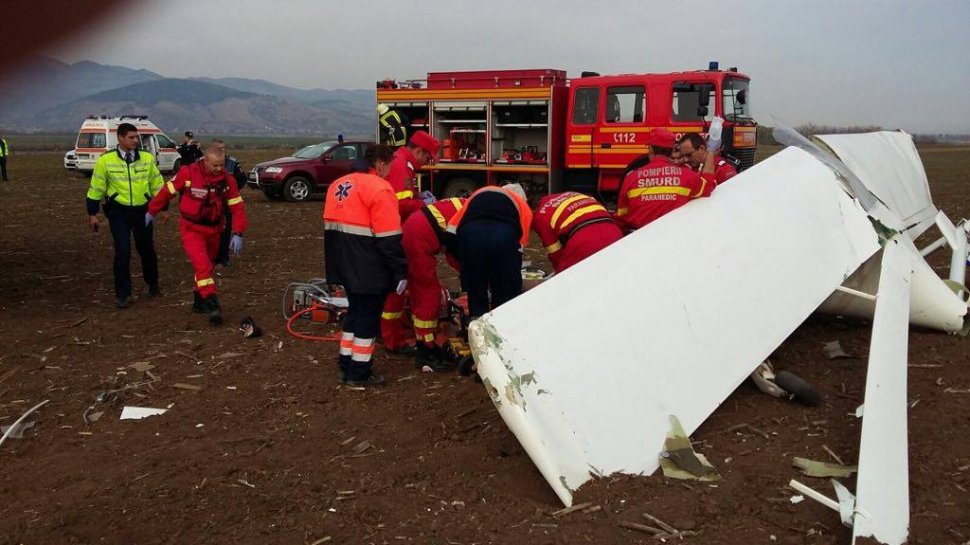 Incident aviatic. Un avion de mici dimensiuni a aterizat forţat la Alba, pilotul este rănit - FOTO