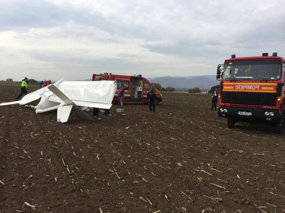 Incident aviatic. Un avion de mici dimensiuni a aterizat forţat la Alba, pilotul este rănit - FOTO 486351