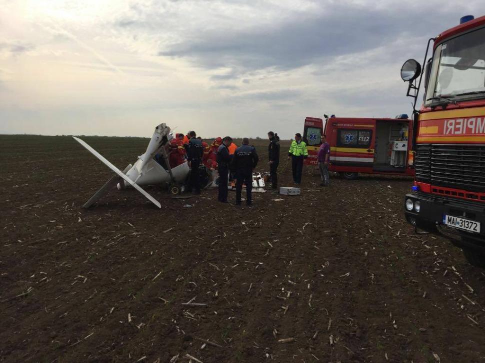 Incident aviatic. Un avion de mici dimensiuni a aterizat forţat la Alba, pilotul este rănit - FOTO 486352