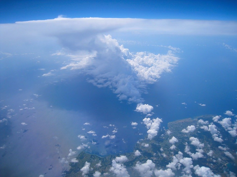 O insulă misterioasă a apărut brusc în Triunghiul Bermudelor. De ce sunt oamenii sunt sfătuiţi să stea cât mai departe