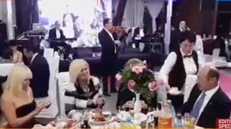 Imaginile serii. Traian Băsescu, la nuntă cu Elena Udrea