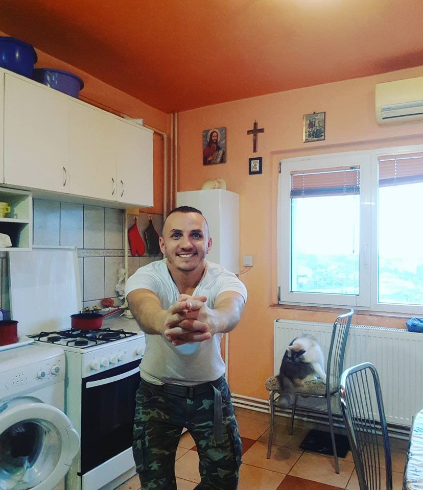 Mihai Trăistariu s-a fotografiat în apartamentul din Constanța. Fanii au râs de el (FOTO)