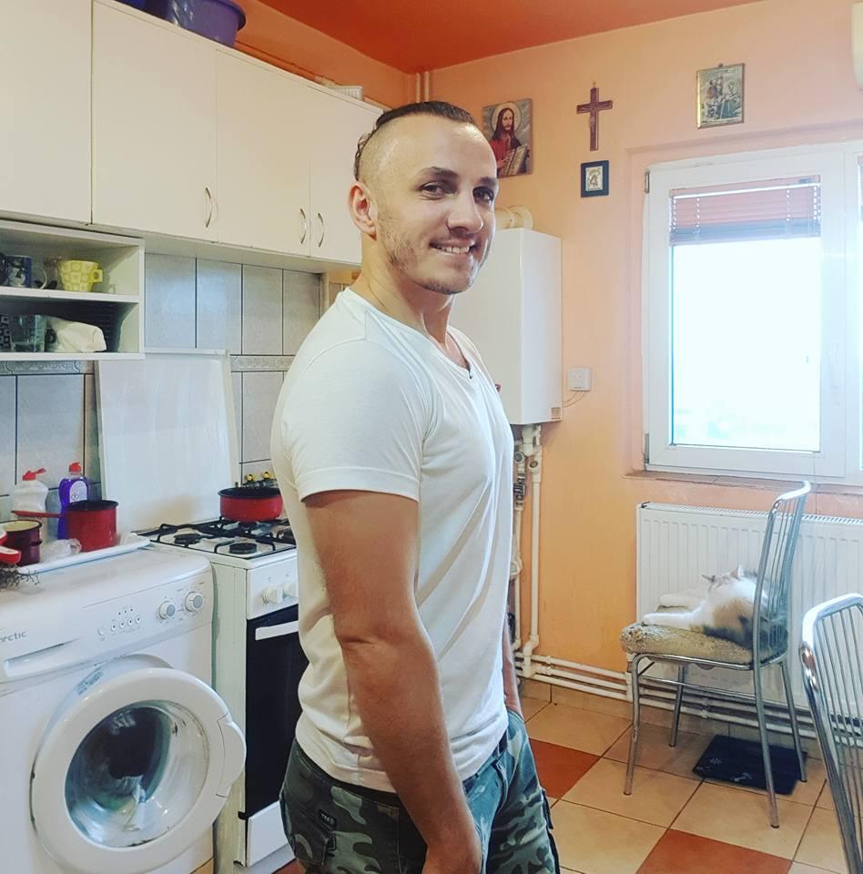 Mihai Trăistariu s-a fotografiat în apartamentul din Constanța. Fanii au râs de el (FOTO) 487021