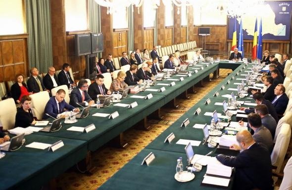 Atac devastator din PNL: Guvernul PSD a distrus structura bugetului, a omorât investițiile și a scos România cu un picior din UE