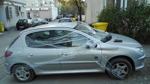 A parcat neregulamentar, iar oamenii din zonă au decis să se răzbune. Șoferul a încremenit când și-a văzut mașina 488822