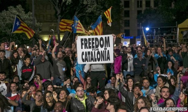 Mii de catalani au ieșit în stradă, după arestarea celor opt miniştri regionali