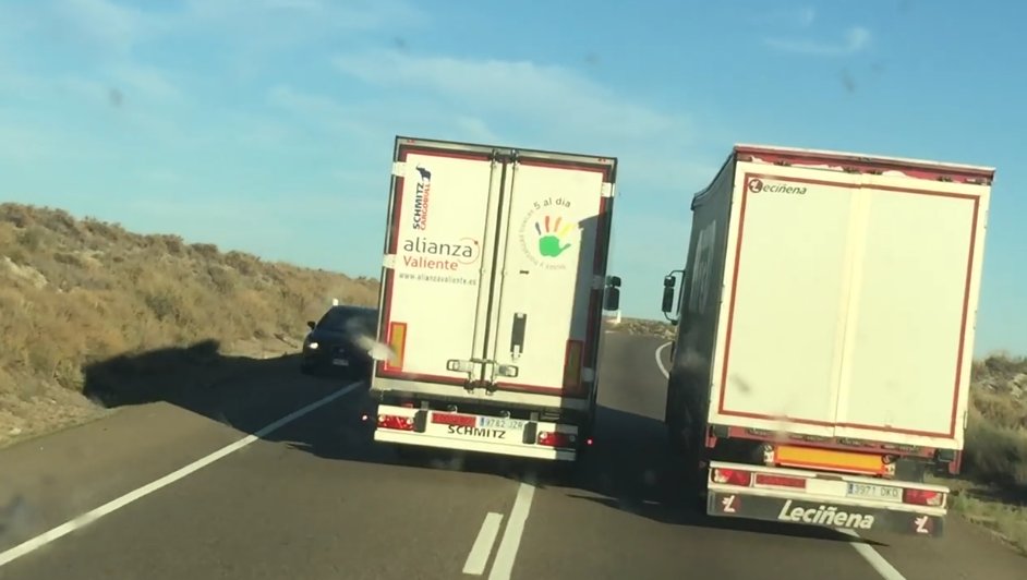 VIDEO. Români pe drumuri europene, &quot;criminali&quot; în libertate. Manevra periculoasă pe care o face un șofer din România în Spania