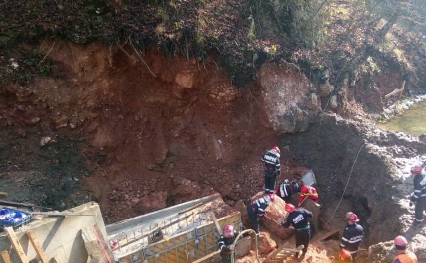 Poliţia a deschis o anchetă în cazul prăbuşirii malului de pământ de la Peştera Bolii, după ce trei muncitori și-au pierdut viața 