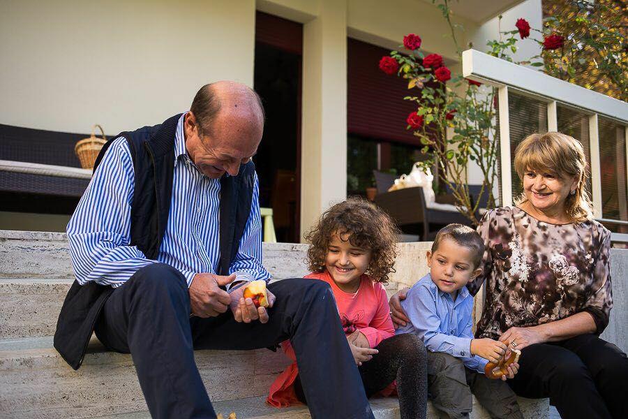 Traian Băsescu, la ceas aniversar. Ce mesaj i-a scris fiica sa cea mică pe o rețea de socializare (FOTO) 489191