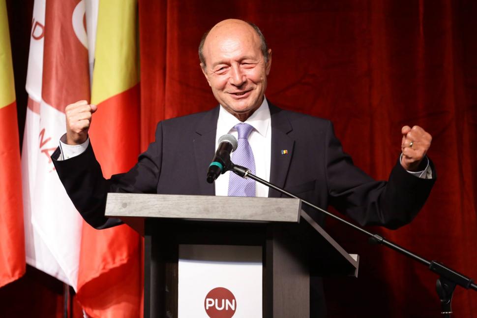 Traian Băsescu, la ceas aniversar. Ce mesaj i-a scris fiica sa cea mică pe o rețea de socializare (FOTO) 489192