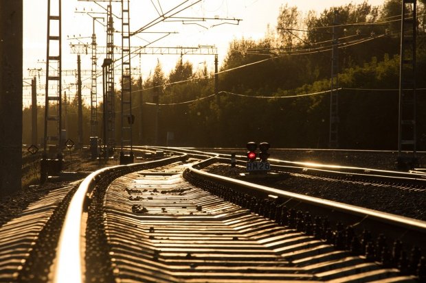 Un tânăr de 19 ani a murit călcat de tren într-o gară din Vrancea