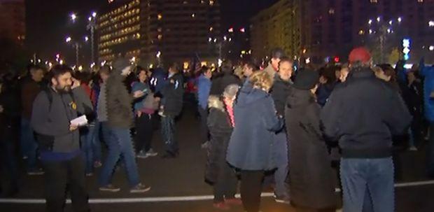 Apariție surpriză printre protestatari. Oamenilor nu le-a venit să creadă ce văd (FOTO) 489348