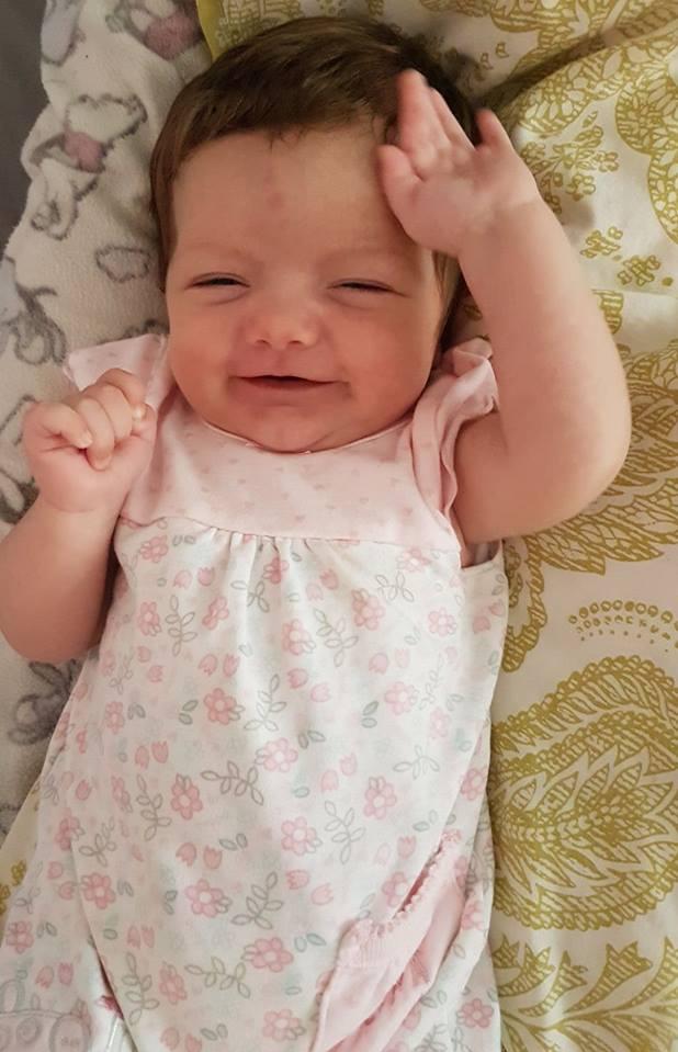 Au cerut oamenilor să îi ajute cu un nume pentru bebelușul lor. Motivul pentru această decizie a impresionat pe toată lumea 489276