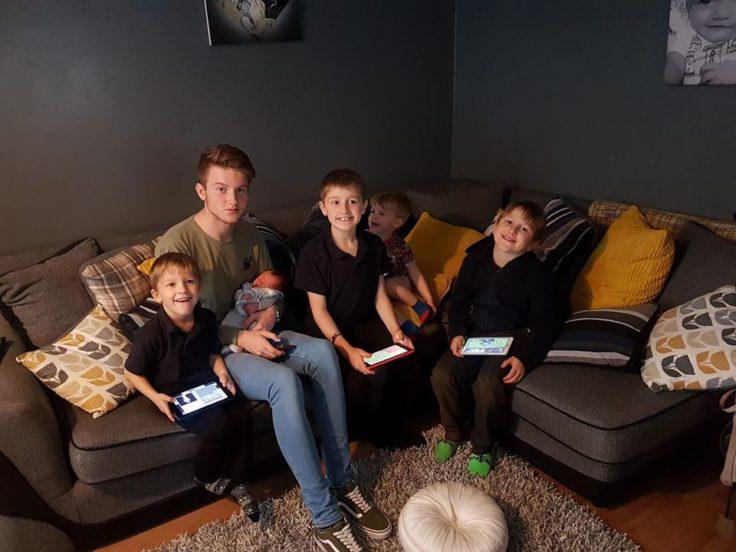 Au cerut oamenilor să îi ajute cu un nume pentru bebelușul lor. Motivul pentru această decizie a impresionat pe toată lumea 489277