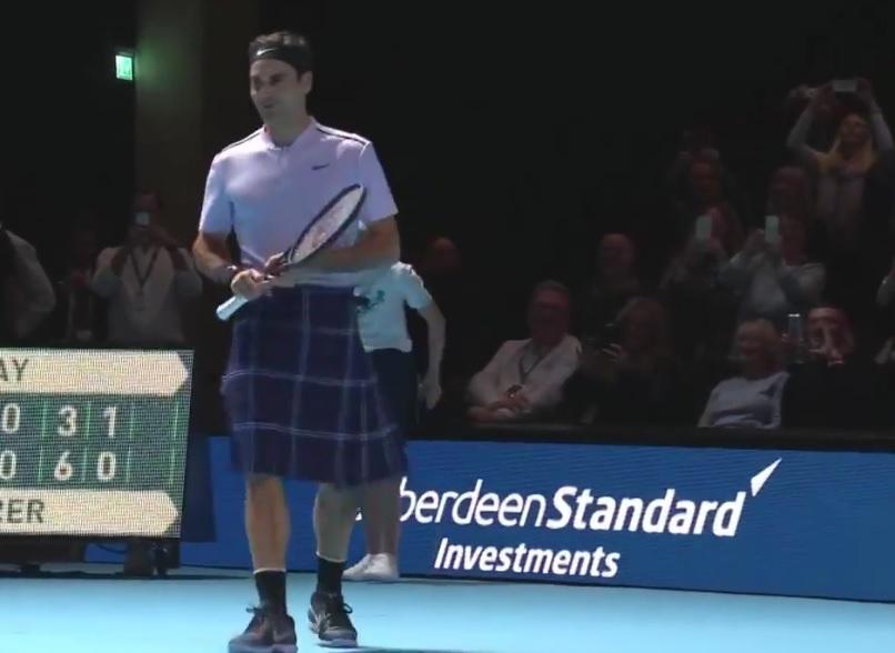 Cum a apărut Roger Federer îmbrăcat pe un teren de tenis. Fanii au crezut că nu văd bine FOTO 489834